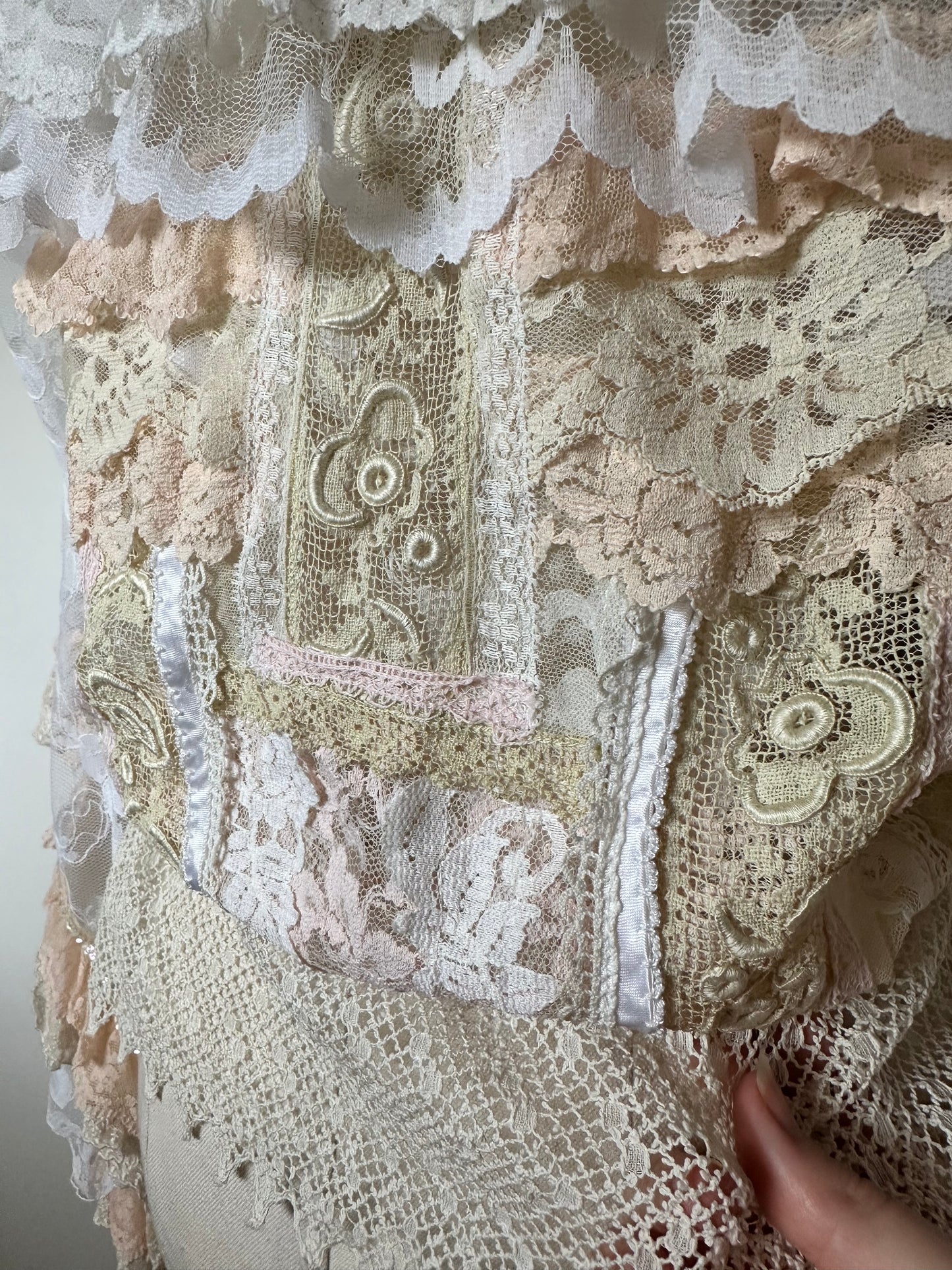 Stunning Vintage Lace Blouse (8-10)