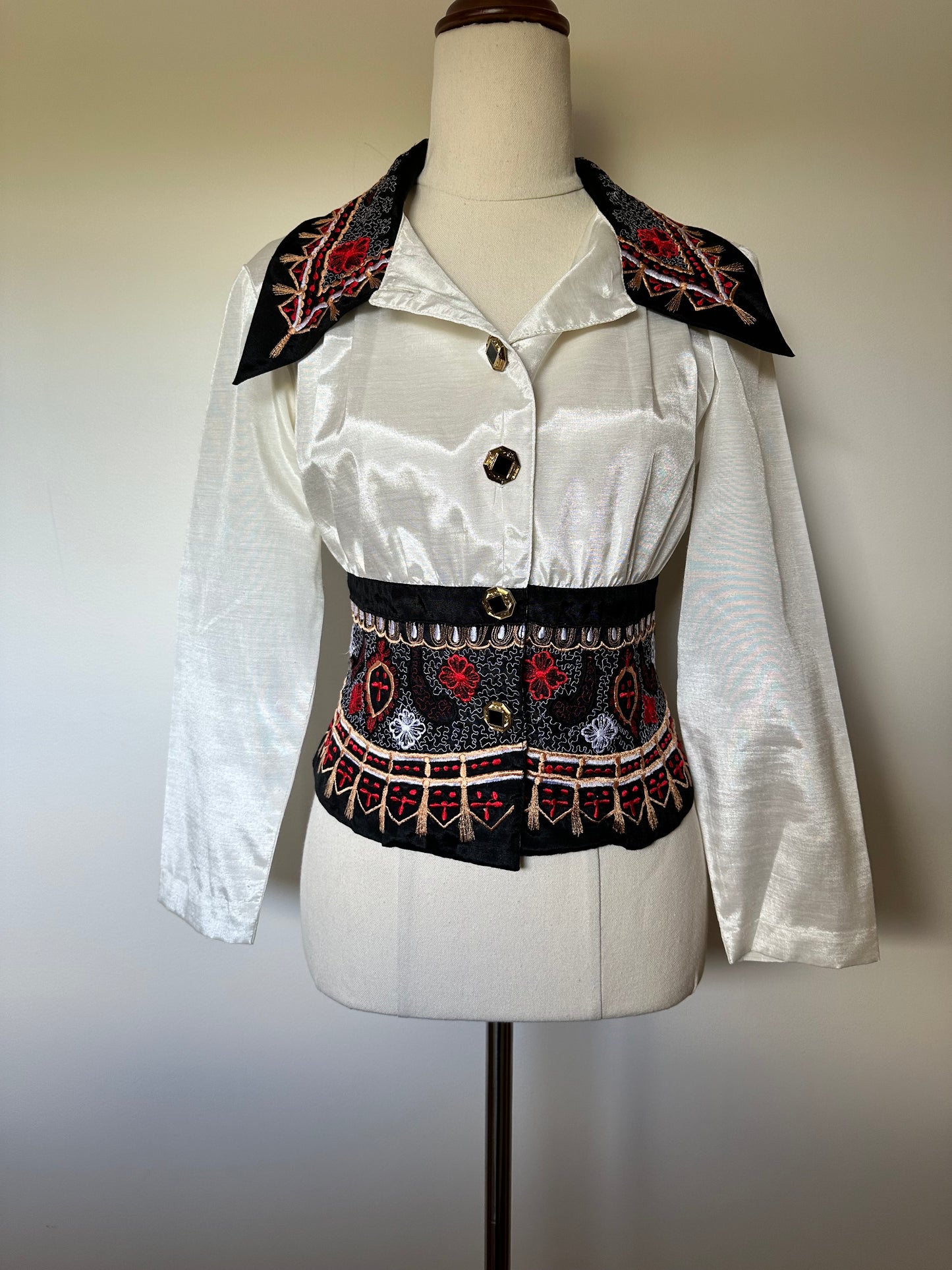 1980s Embroidered Shirt (8-10)