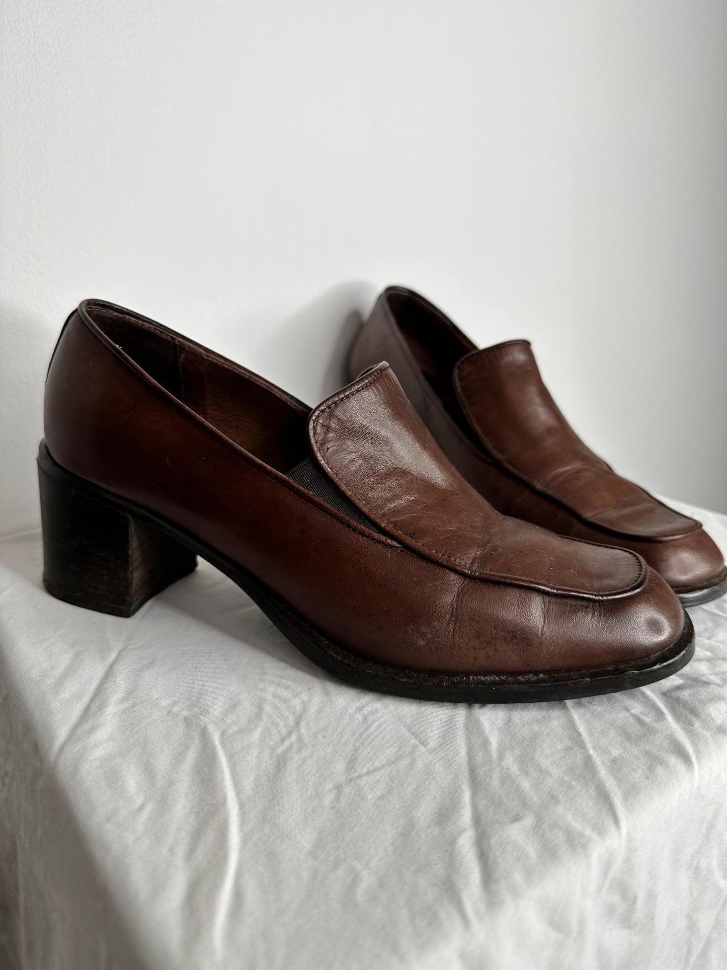 1990s Torretti Heeled Leather Loafers (US 8 / EU39)
