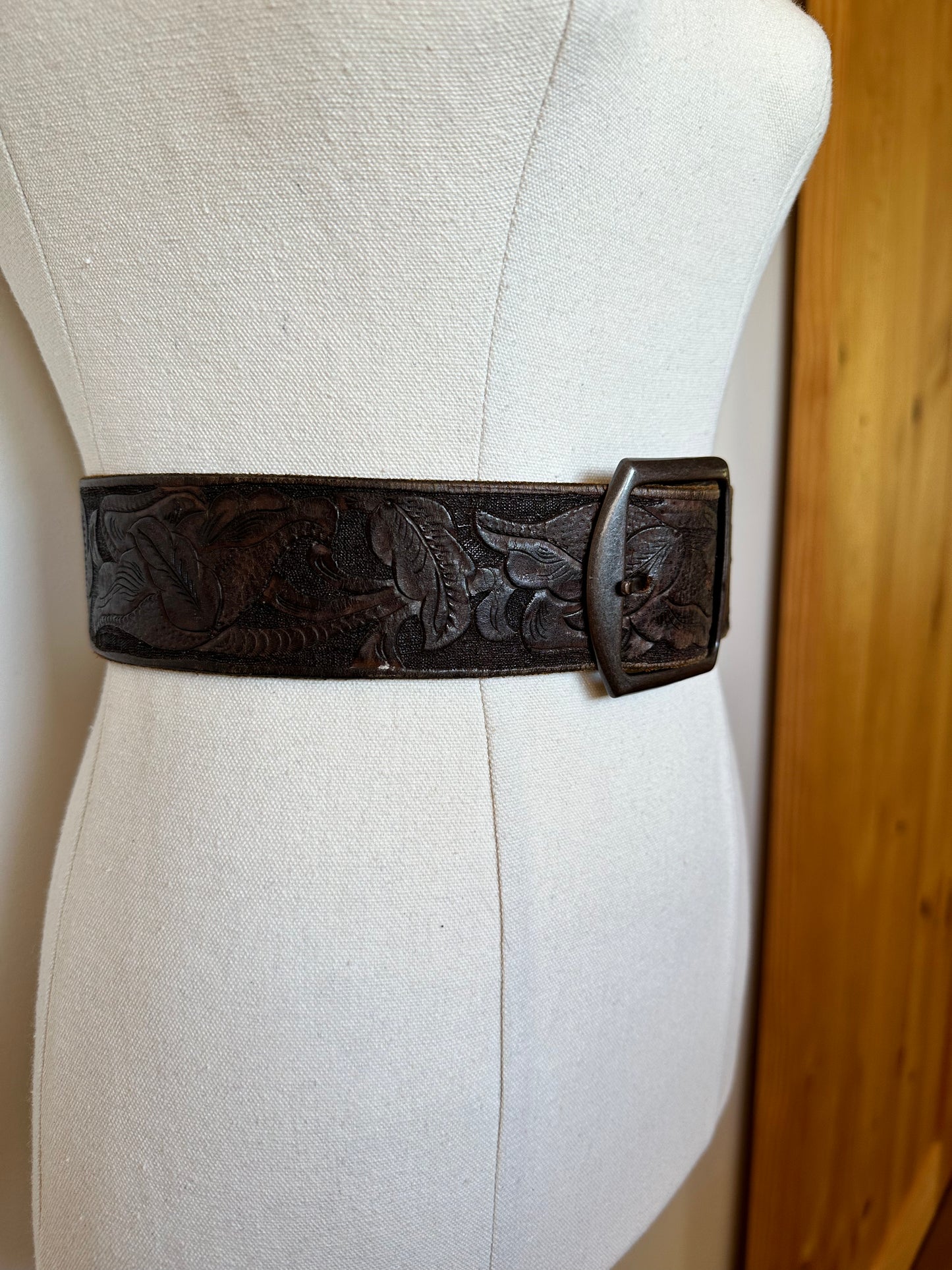 Vintage Tooled Leather Belt (86cm)